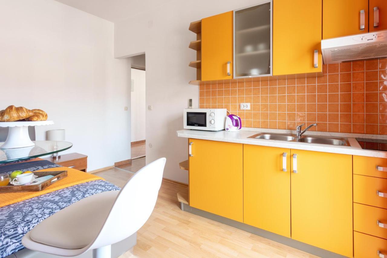 Apartments Dobrila Хвар Екстер'єр фото