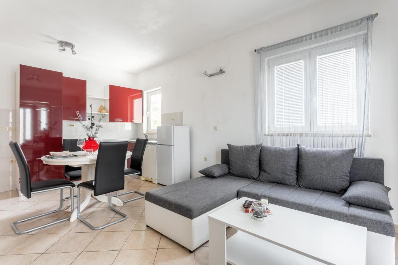 Apartments Dobrila Хвар Екстер'єр фото